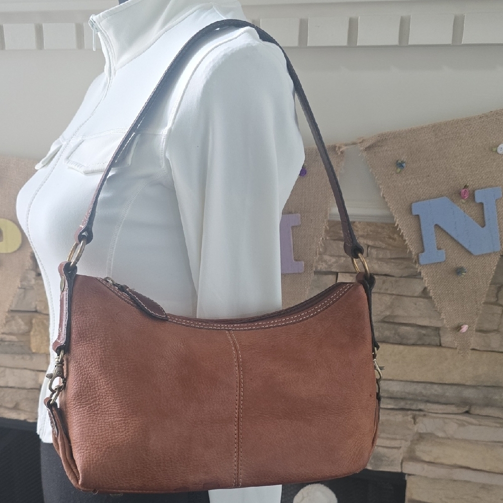 Fossill Classic Brown Leather Shoulder Bag - Picture 3 of 10